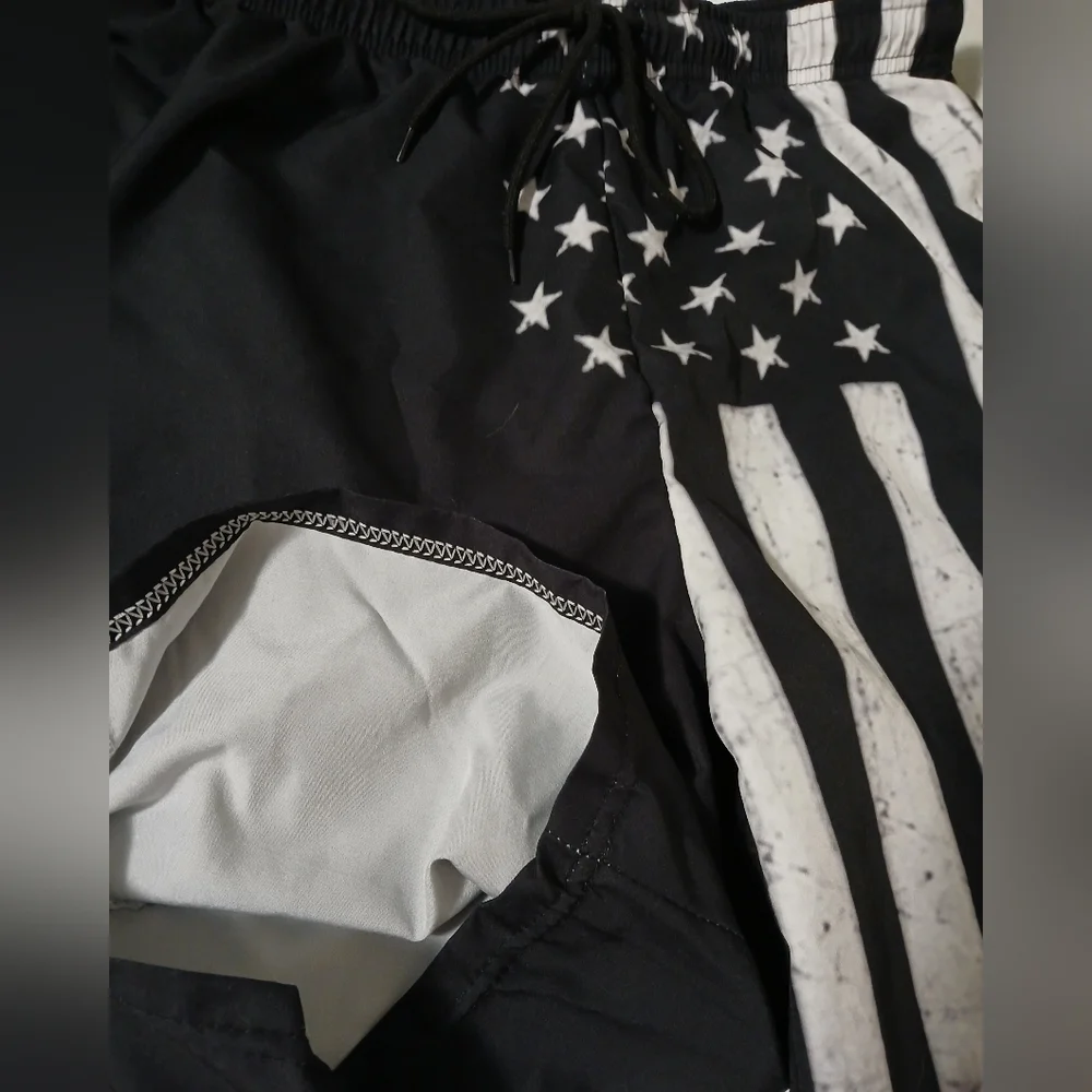 Men's American Flag Black &‎ White Swim Trunks
